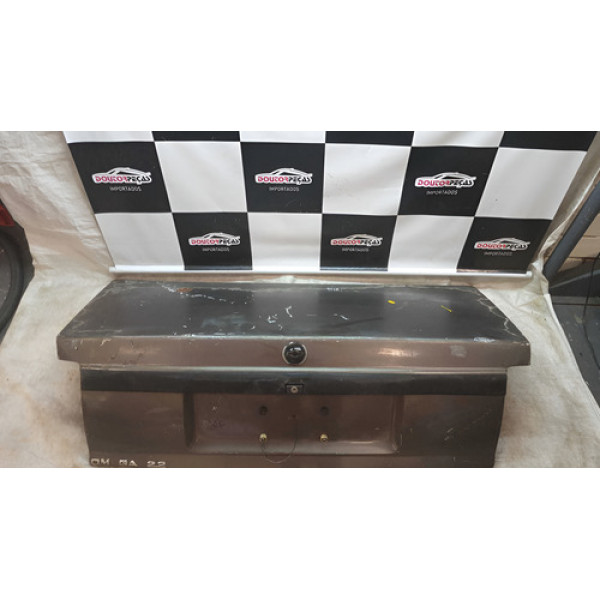 Tampa Traseira Omega 93/98  Com Detalhes Vermelho